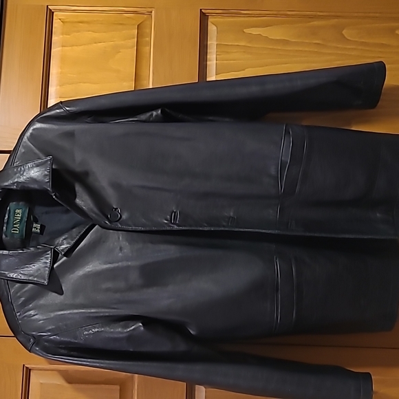 Men's Danier  Leather jacket.  Size M - Picture 2 of 6